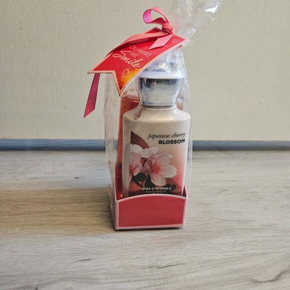 Bath and Body Works Japanese Cherry Blossom Lotion & Shower Gel Set - Picture 1 of 3